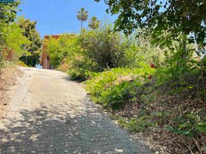 7618 Sunkist Dr, Oakland CA 94605