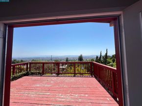 7618 Sunkist Dr, Oakland CA 94605