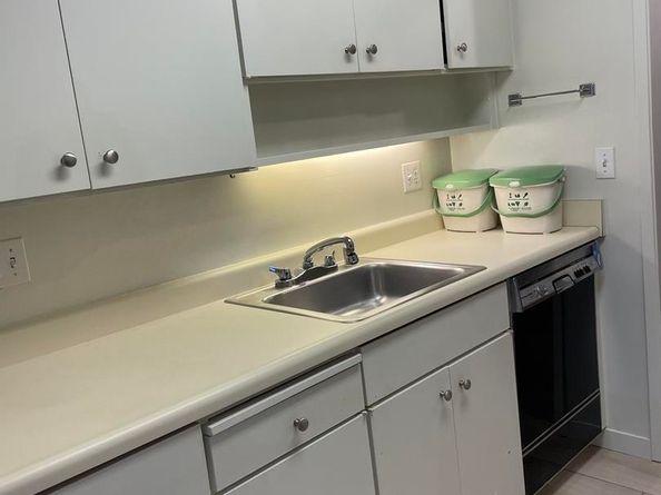Undisclosed Address #41111777, Emeryville CA 94608