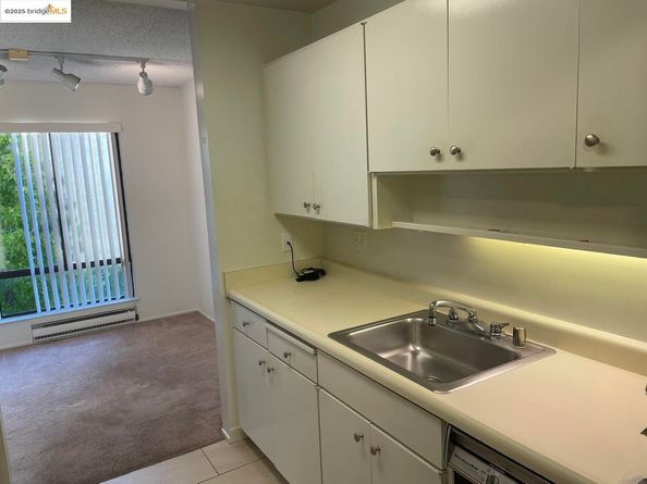 Undisclosed Address #41111777, Emeryville CA 94608