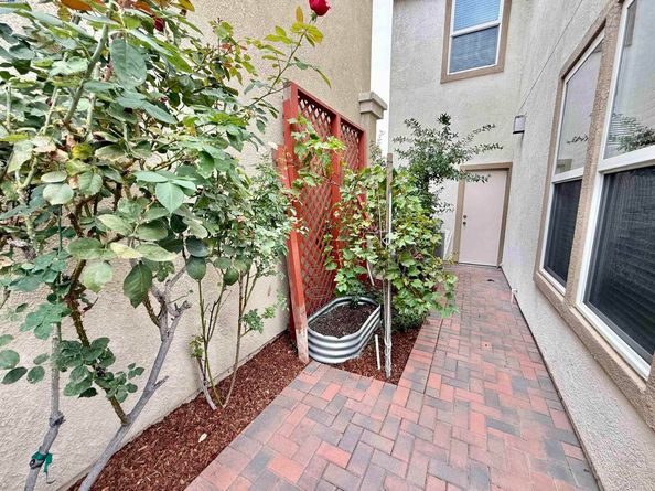 2712 Chocolate St, Pleasanton CA 94588
