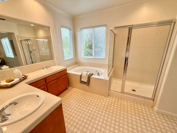 2712 Chocolate St, Pleasanton CA 94588