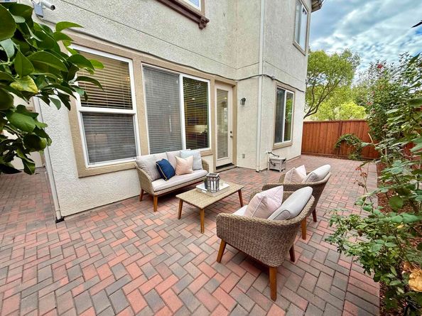 2712 Chocolate St, Pleasanton CA 94588