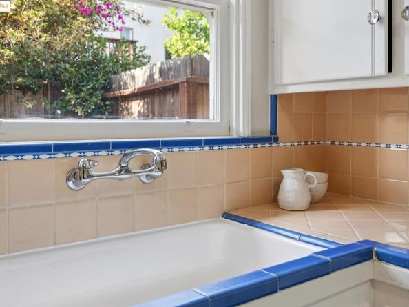 5318 Fleming Avenue, Oakland CA 94619