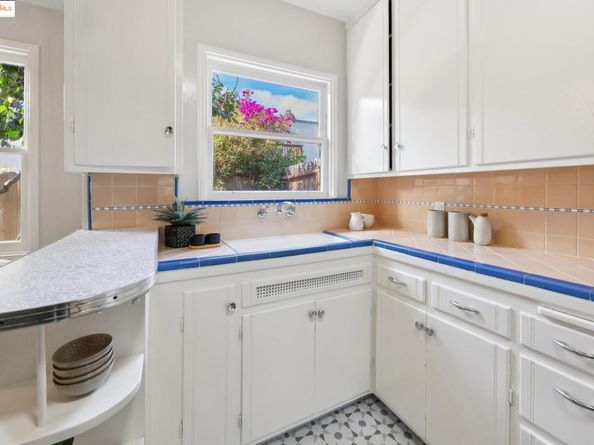5318 Fleming Avenue, Oakland CA 94619