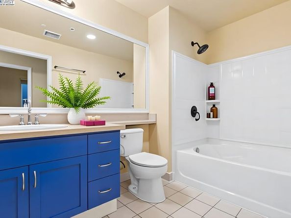 1121 40th Street 4201, Emeryville CA 94608