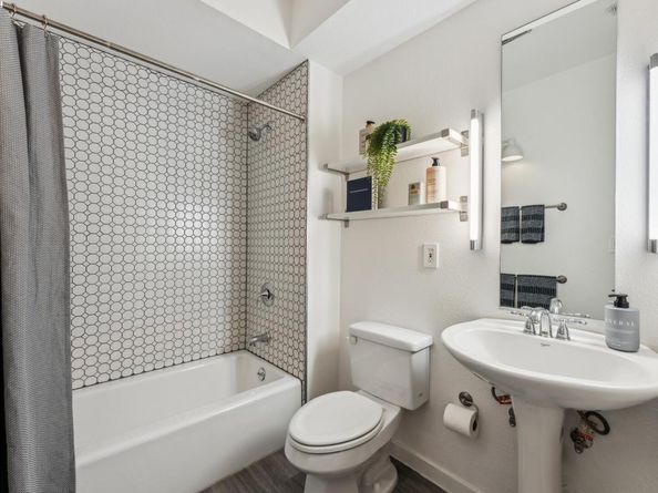 311 4th St 301, Oakland CA 94607
