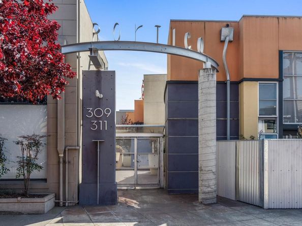311 4th St 301, Oakland CA 94607