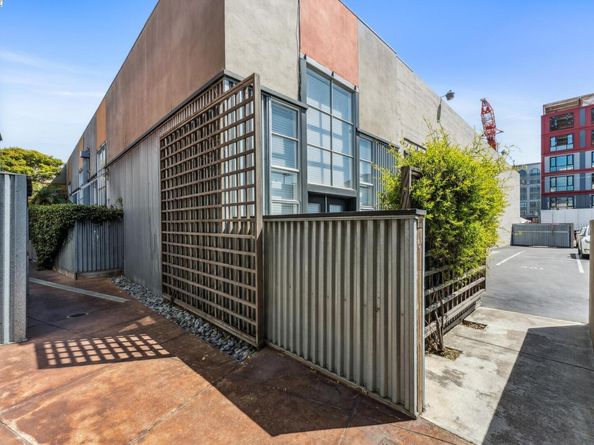 311 4th St 301, Oakland CA 94607