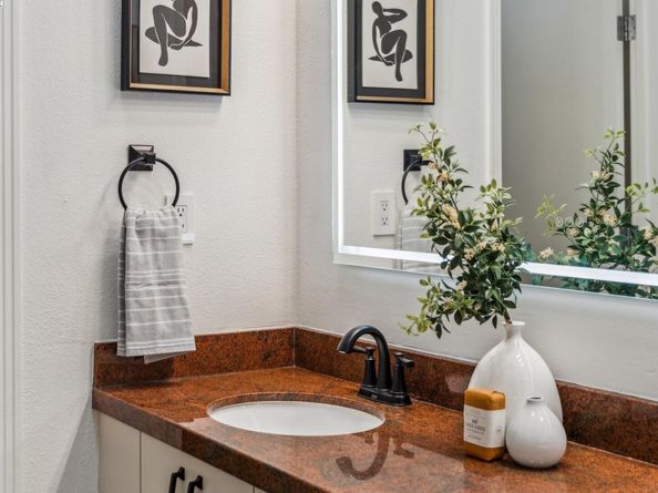 311 4th St 301, Oakland CA 94607
