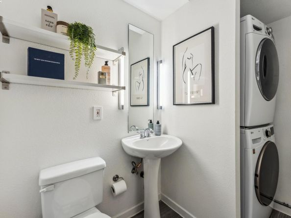 311 4th St 301, Oakland CA 94607