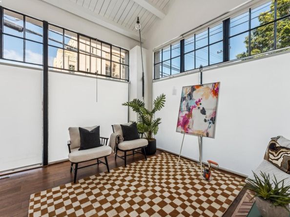 311 4th St 301, Oakland CA 94607