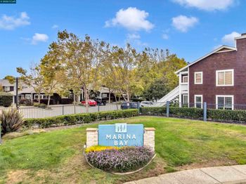 221 Bayside Ct