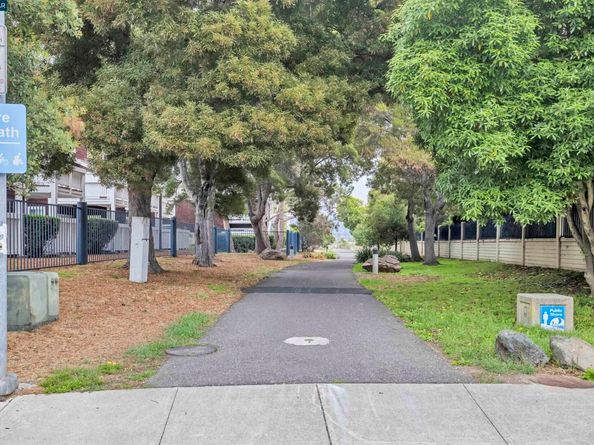 221 Bayside Ct, Richmond CA 94804