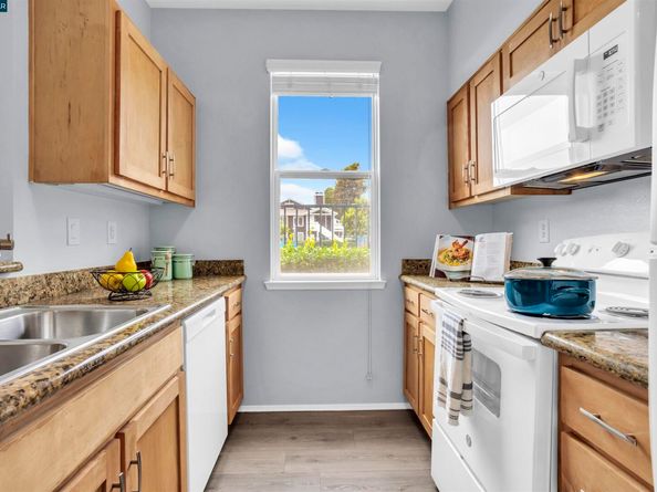 221 Bayside Ct, Richmond CA 94804