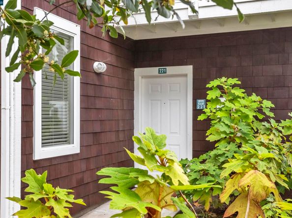221 Bayside Ct, Richmond CA 94804