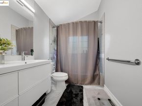 7572 Mountain Blvd. 2, Oakland CA 94605