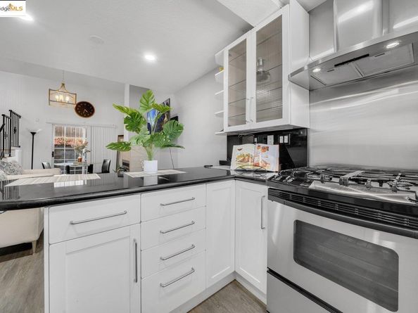 7572 Mountain Blvd. 2, Oakland CA 94605