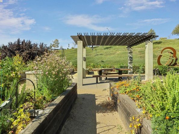 833 Tranquility Cir 5, Livermore CA 94551