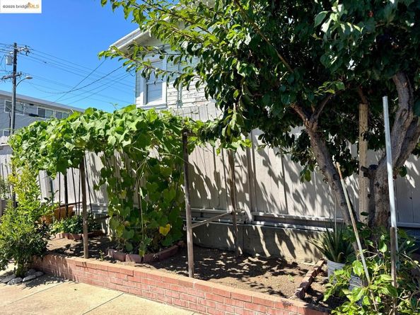 2101 13Th Ave, Oakland CA 94606