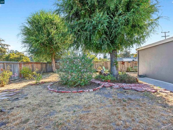 952 Patrick Dr, Pinole CA 94564