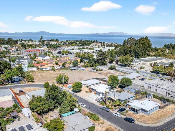 952 Patrick Dr, Pinole CA 94564