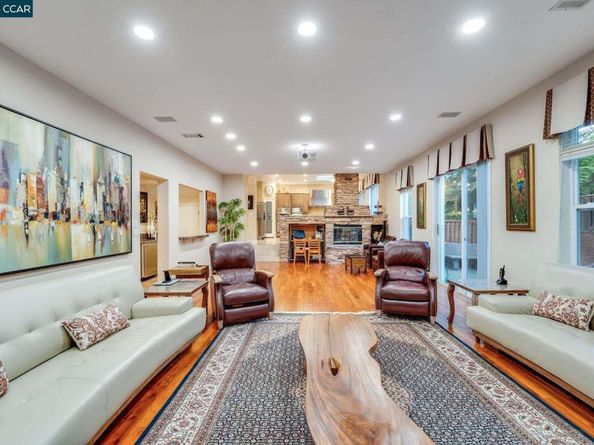 1105 Peacock Creek Drive, Clayton CA 94517