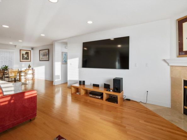 1564 Santa Clara St, Richmond CA 94804