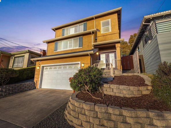 1564 Santa Clara St, Richmond CA 94804