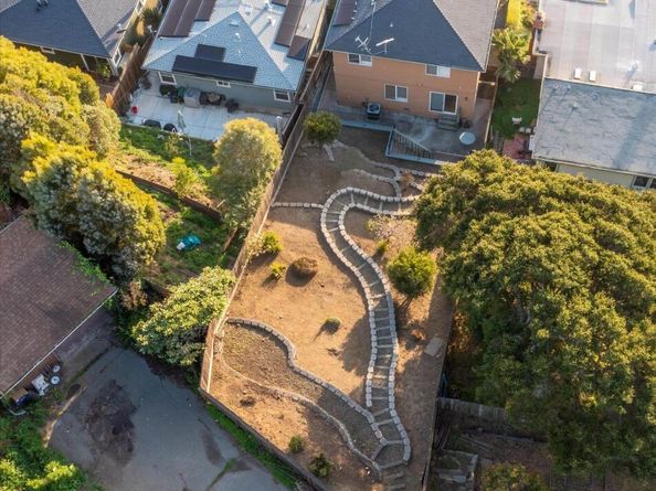 1564 Santa Clara St, Richmond CA 94804