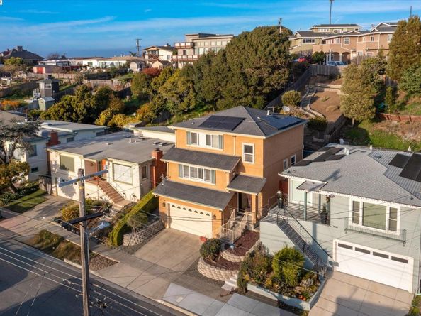 1564 Santa Clara St, Richmond CA 94804