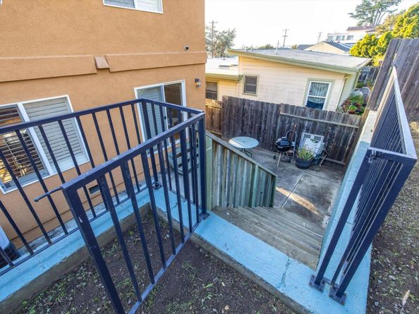 1564 Santa Clara St, Richmond CA 94804