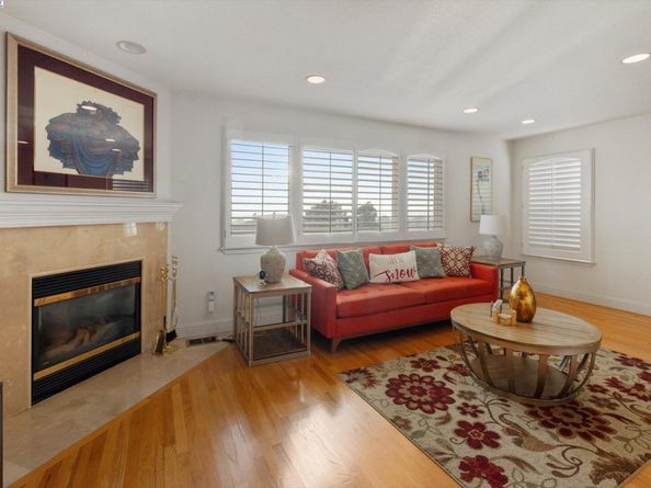 1564 Santa Clara St, Richmond CA 94804