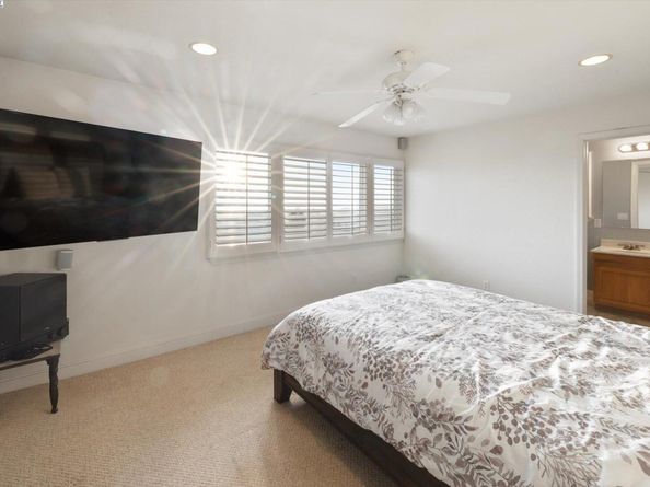 1564 Santa Clara St, Richmond CA 94804