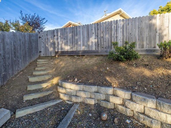 1564 Santa Clara St, Richmond CA 94804