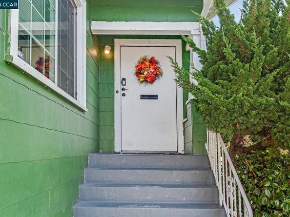 985 39th Street, Oakland CA 94608