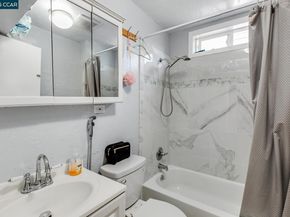 985 39th Street, Oakland CA 94608