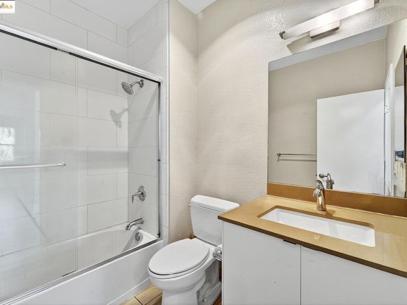 162 Lakeshore Ct, Richmond CA 94804