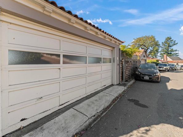 44 Oak Ridge Rd, Berkeley CA 94705