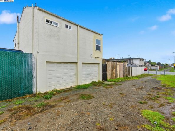 261 S 13th St, Richmond CA 94804