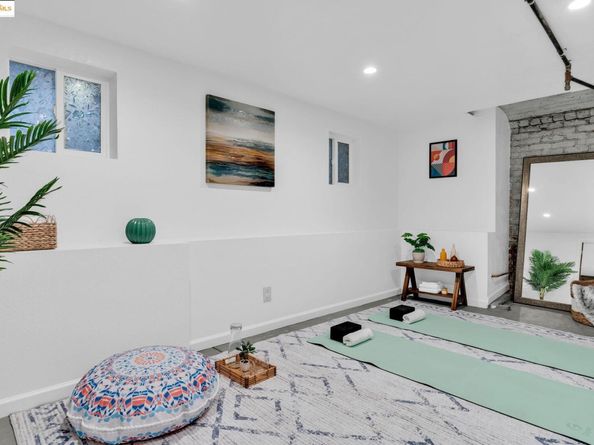 1034 E 21St St, Oakland CA 94606