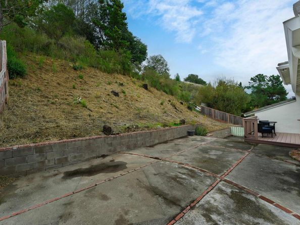 7684 Surrey Ln, Oakland CA 94605