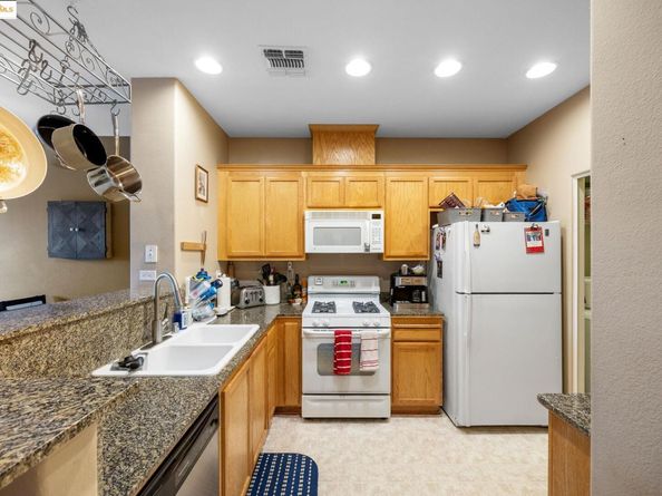 3290 Maguire Way 208, Dublin CA 94568