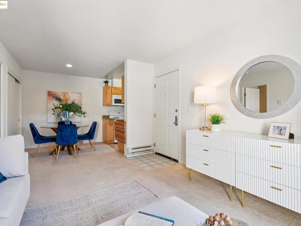 104 Marina Lakes Dr, Richmond CA 94804
