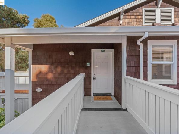 104 Marina Lakes Dr, Richmond CA 94804
