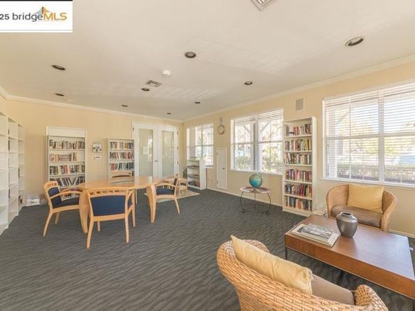 104 Marina Lakes Dr, Richmond CA 94804