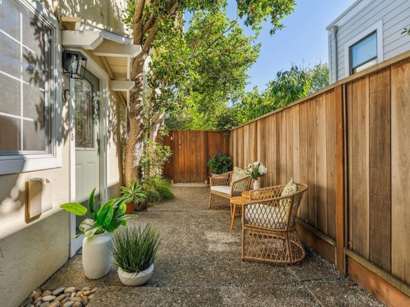 5242 Miles Avenue C, Oakland CA 94618