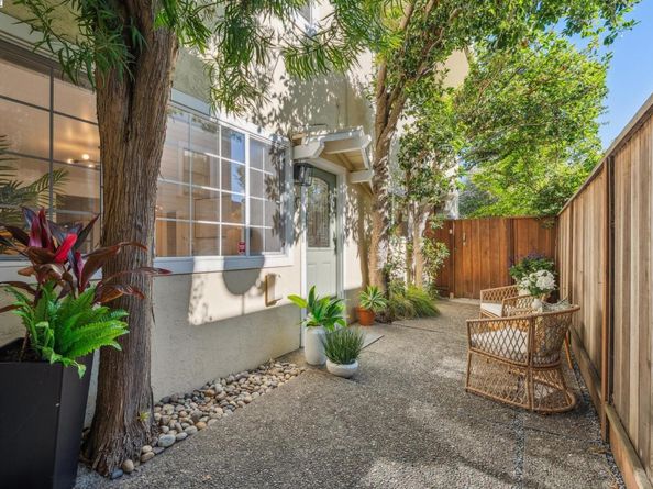 5242 Miles Avenue C, Oakland CA 94618