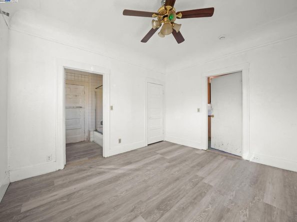 486 Mcauley St, Oakland CA 94609