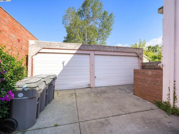 486 Mcauley St, Oakland CA 94609